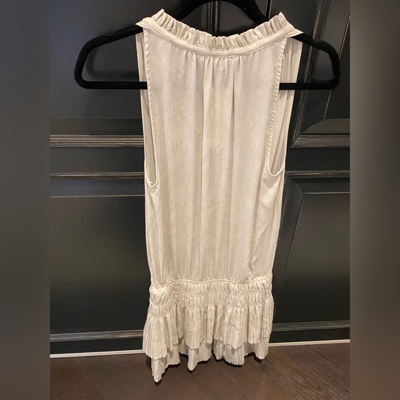 Avery Rayne creme sleeveless split neck ruffle dress - Picture 2 of 3